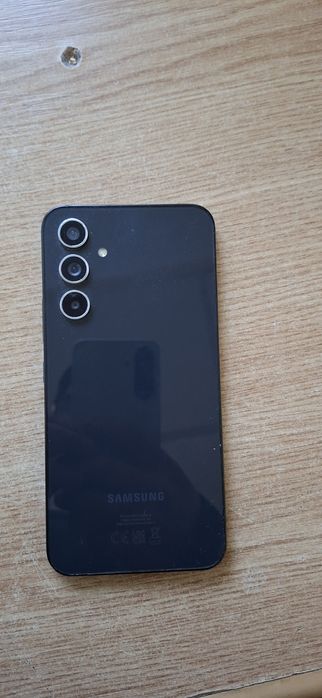 Samsung Galaxy A54 5G:
 Samsung Galaxy A54 5G – 8 GB RAM / 128 GB – Te