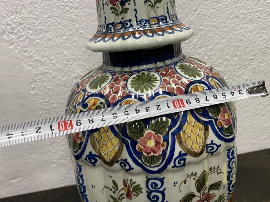 Голямахоландска ваза с капак на Delft