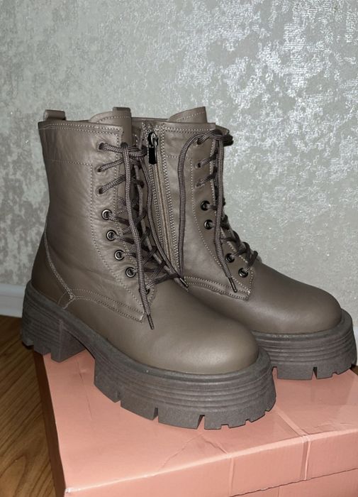 Новые женские сапоги