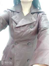 Кожаная куртка цвета бордо