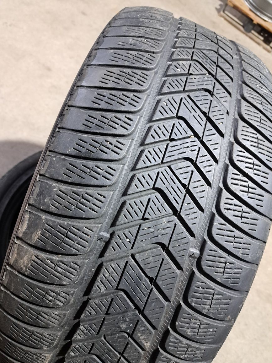 2бр. 275/40/22 зимни гуми Pirelli Scorpion Winter