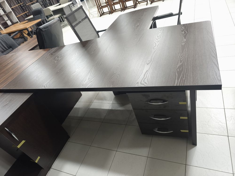 Ofis director uchun mebel