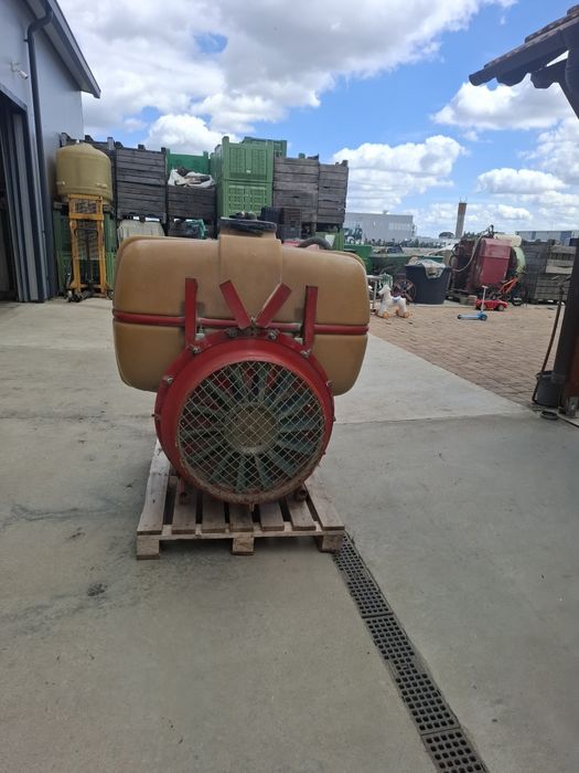 Pompă Atomizor Stropitoare pomi fructiferi și vita de vie