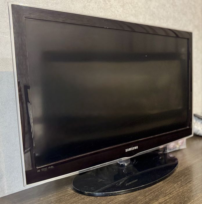 Продам телевизор 80 см