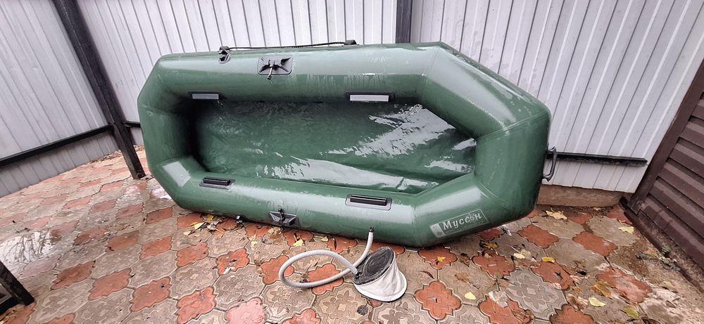 Продаётся лодка.