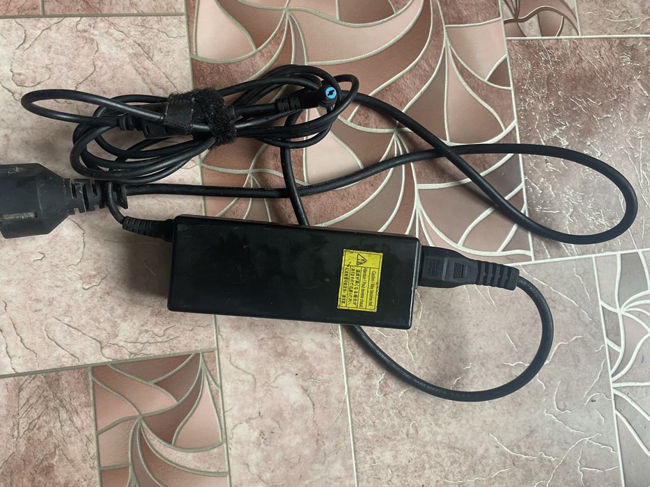 Продам блок питания для ноутбука(оригигал)
