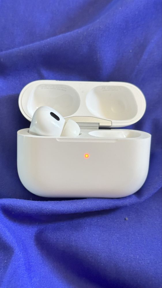 Продам наушники Apple AirPods Pro 2nd generation белый