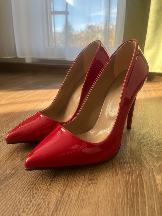 Дамски обувки с ток