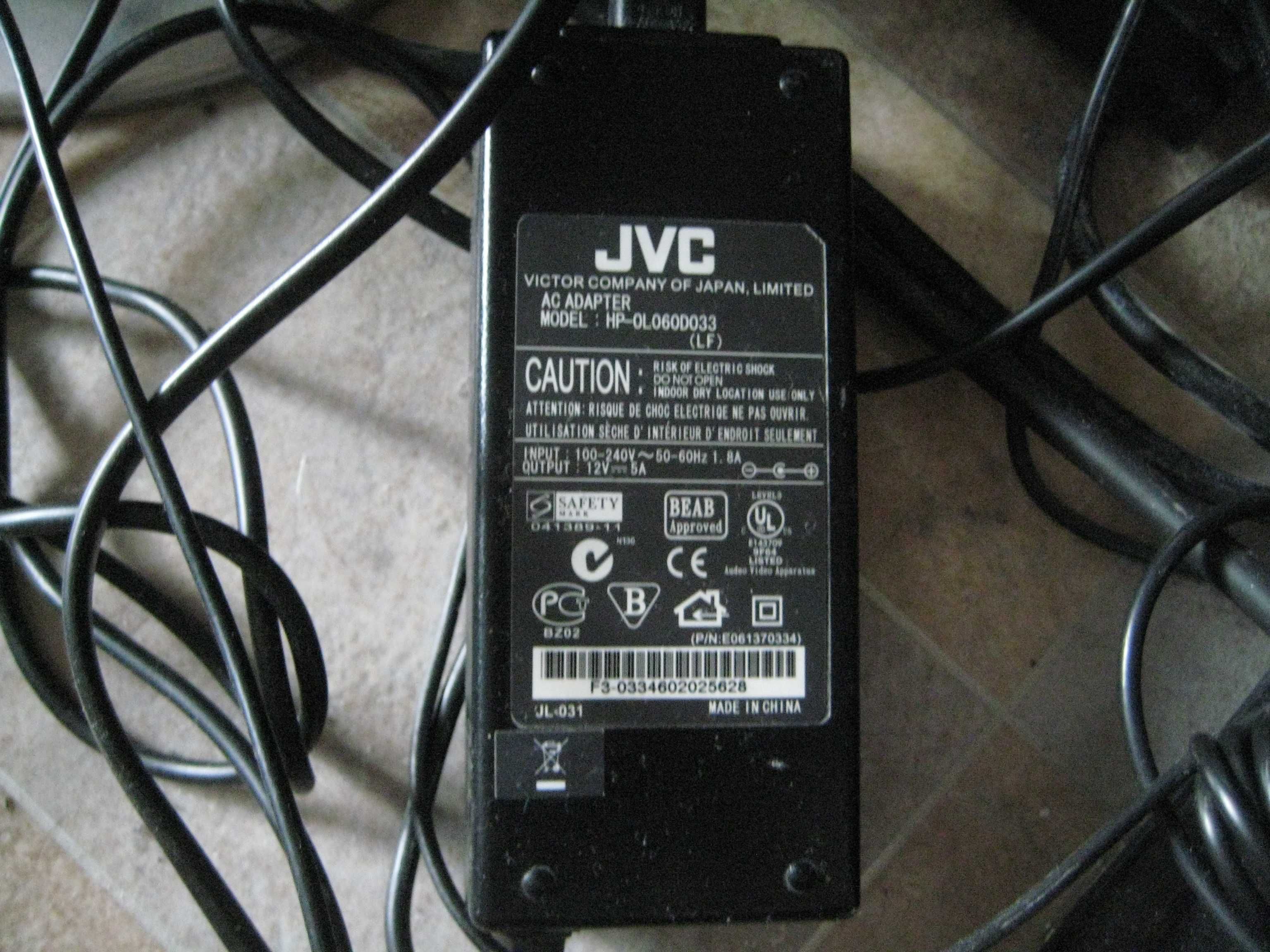 Продавам телевизор JVC LT-20C70BU + Декодер Flashtech пълен комплект