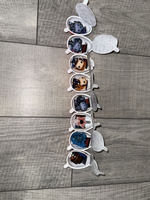 обменяю фигурки kinder joy “stranger things”