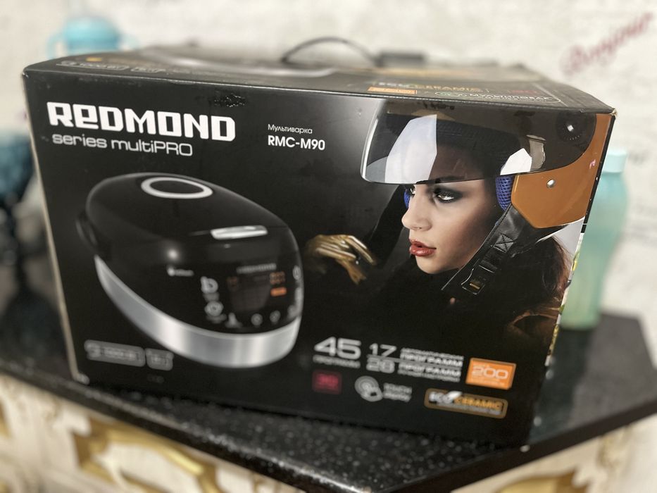 Продам Мультиварка REDMOND RMC-M90 черный.