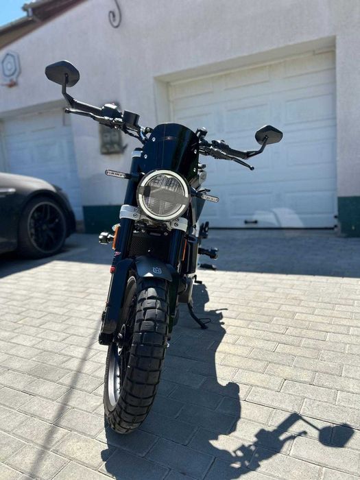 Vand Husqvarna Svartpilen 401 din 2020 , stare impecabila !