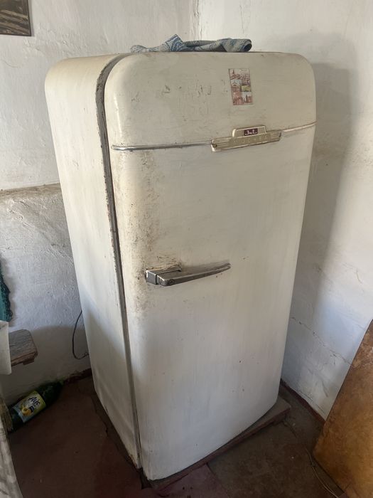 Холодильник ишлаб турибди