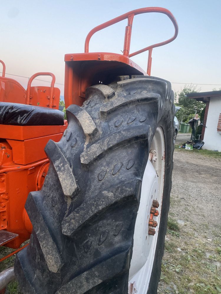 Tractor renault