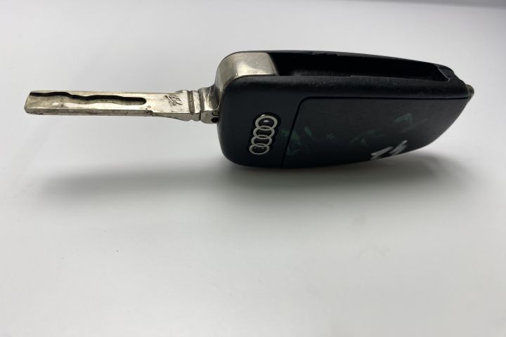 Cheie  cu telecomandă Audi A4 B7