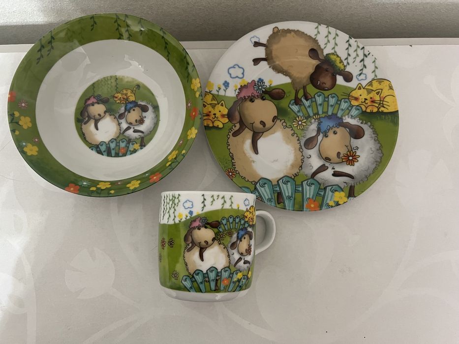 Посуда детская-набор: тарелки, чашка. Новый