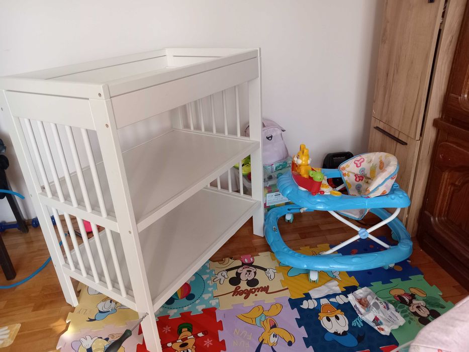 Masa de infasat bebe