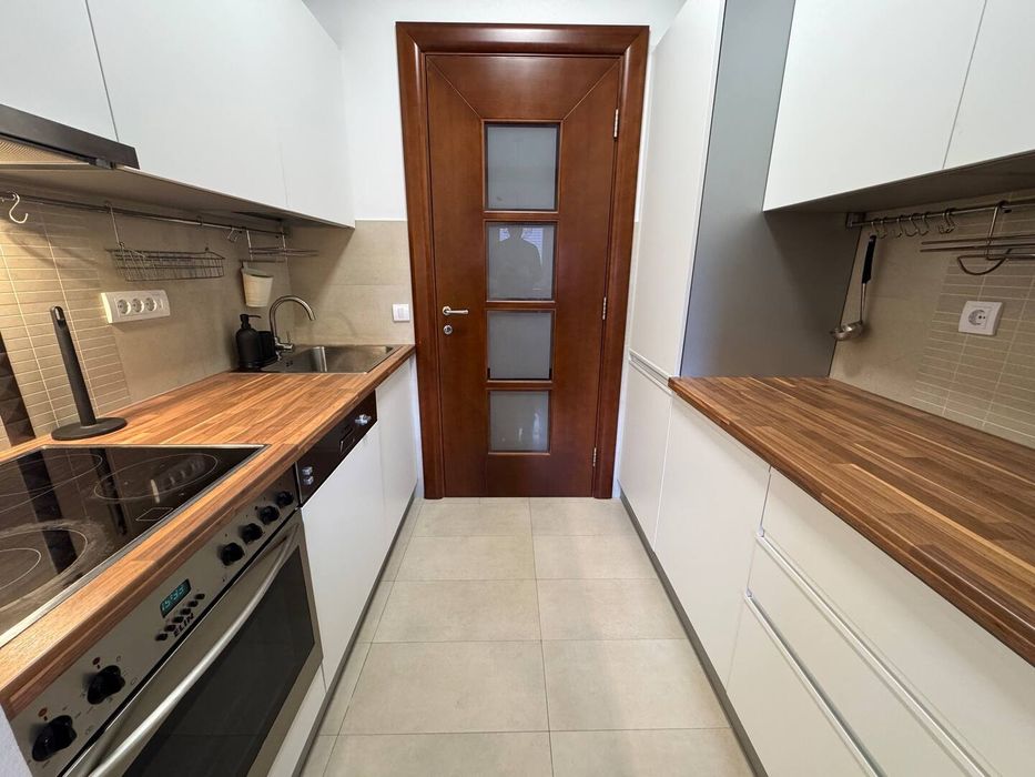 Дава се под наем Тристаен апартамент в София, Лозенец - 100 кв.м за 663 € - Снимка #1