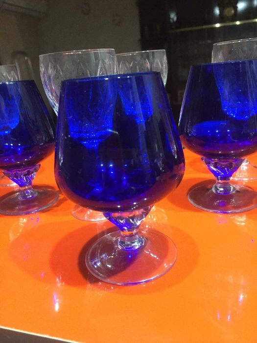 Фужеры хрустальные 12 штук, фужеры простые  18 штук и стаканы 12 штук