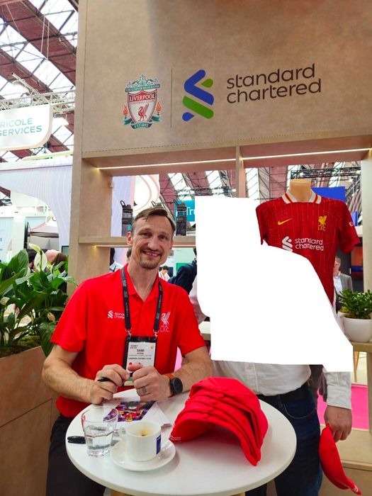 Шапка Ливърпул с подпис от Сами Хюупия