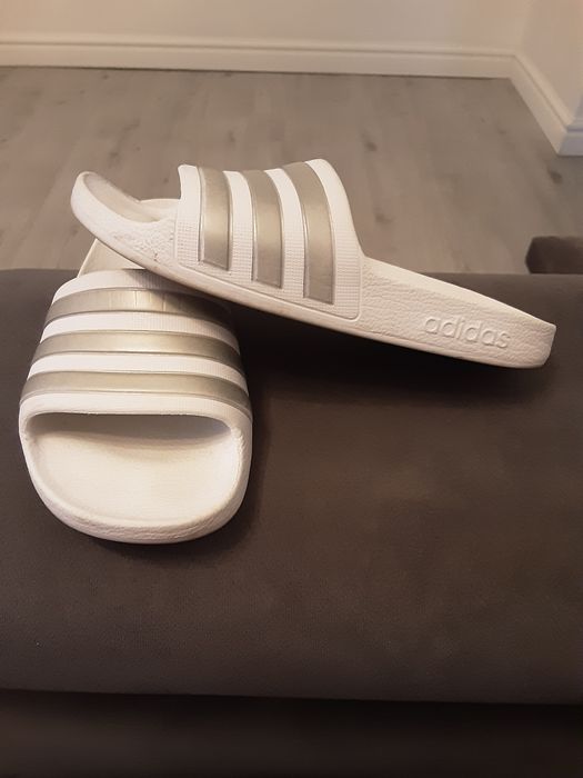 Papuci adidas fete,marimea 13k