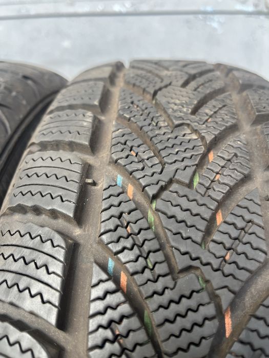 2 бр. зимни гуми 185/65/15 Semperit DOT 2622 5-5,5 mm