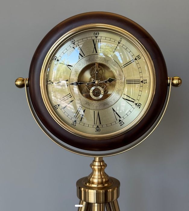 Напольные  часы из дерева швейцарских качественные  для офиса