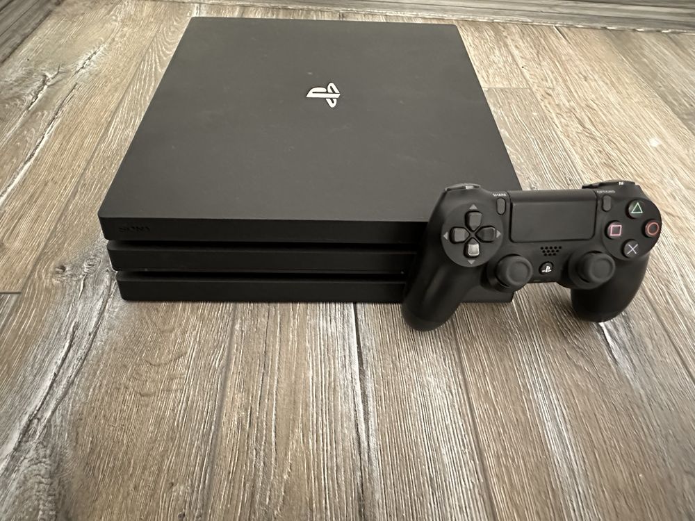 Vand ps4 pro 825gb impecabil