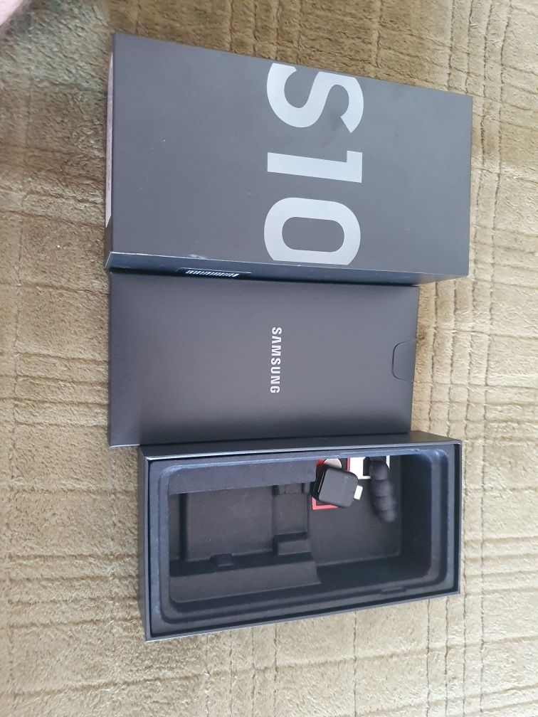 Samsung S10 nou.800 lei.telefonu este nou.impecabil