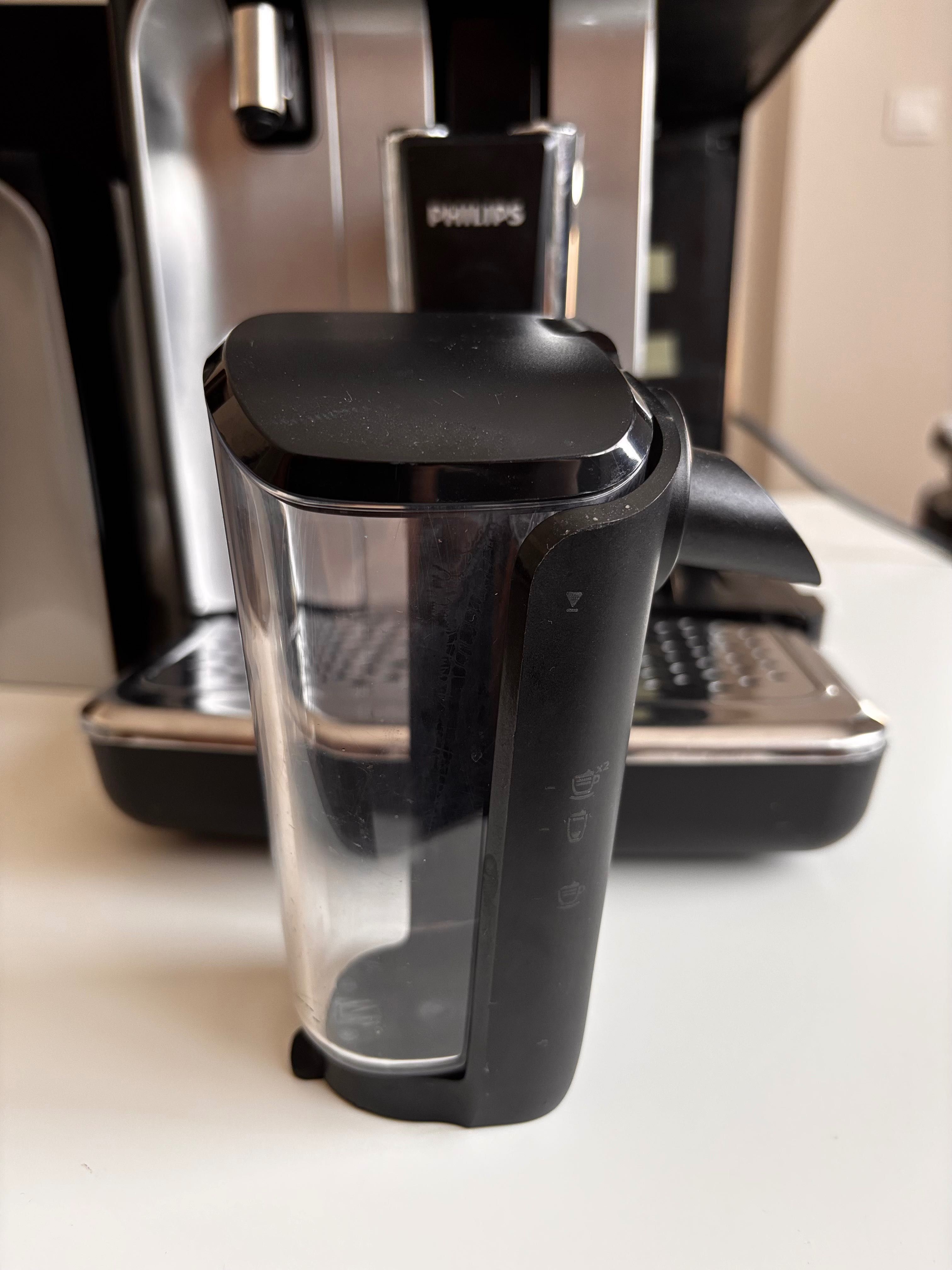 Автоматична кафе машина PHILIPS LatteGo EP3242/60