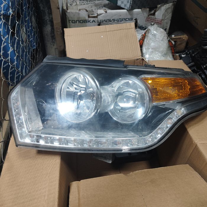 Продам правую фару б/у на УАЗ Патриот, в отличном состоянии