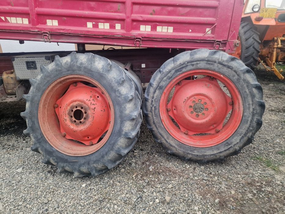 Vând doua roți cu cauciucuri