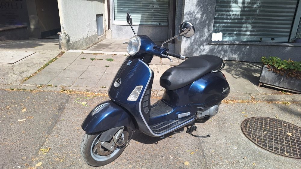 Vespa GTS 125                            .