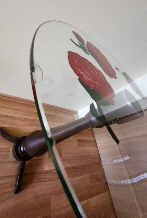 Măsuța de cafea din sticlă