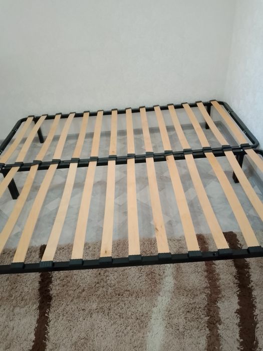 Продам кровать с матрасом