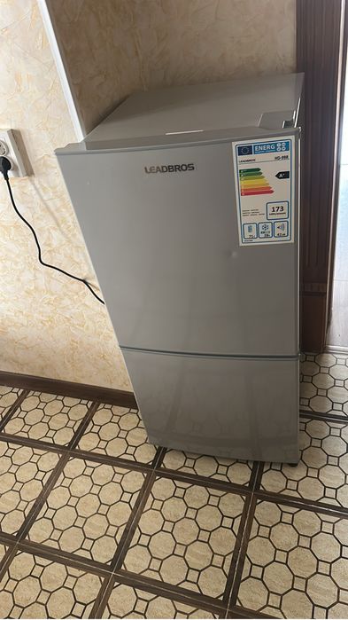 Холодильник продаеется