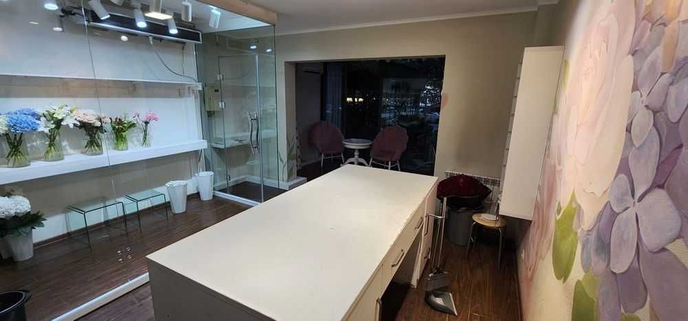 Коммерческое помещение 84 м², 1 линия, Центр, Новомосковская Дархан