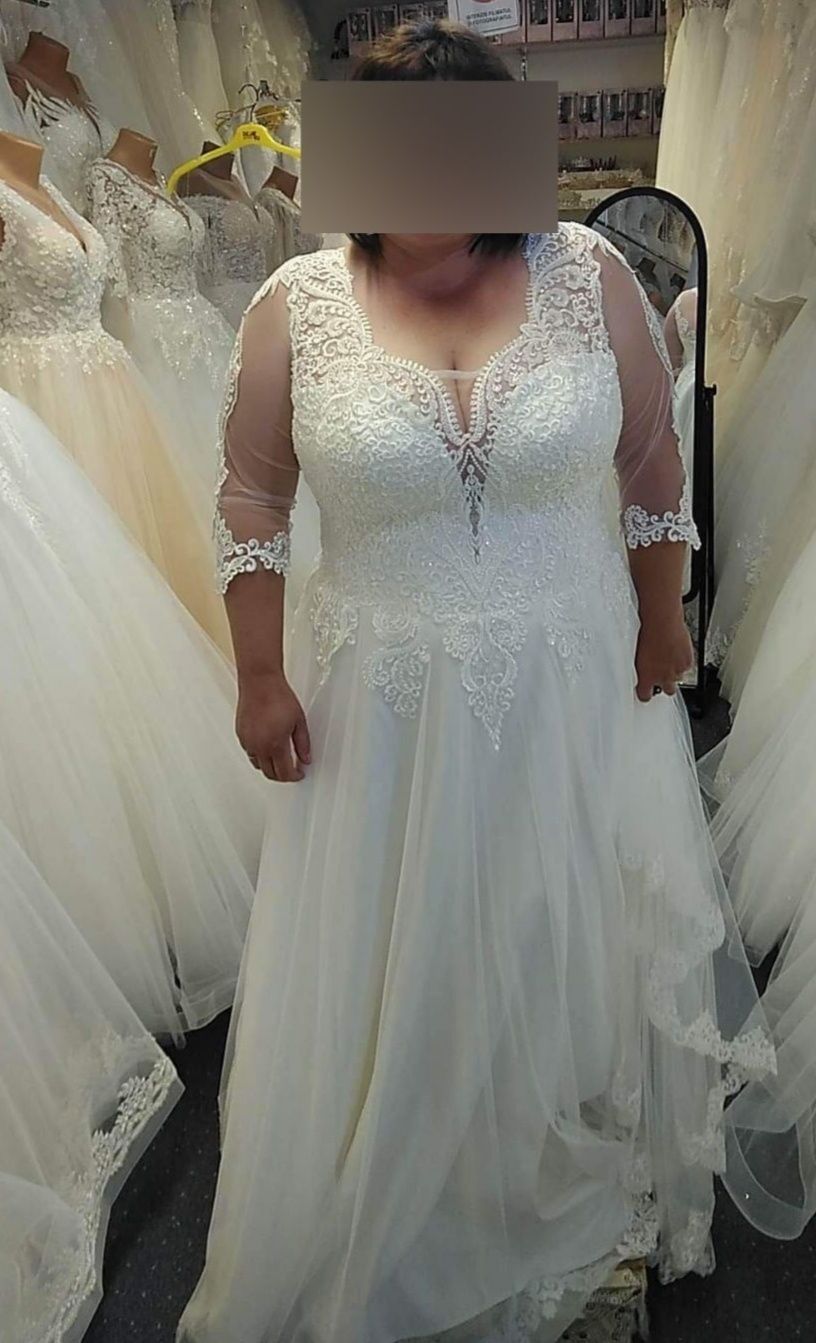 De vânzare rochie mireasă și accesorii