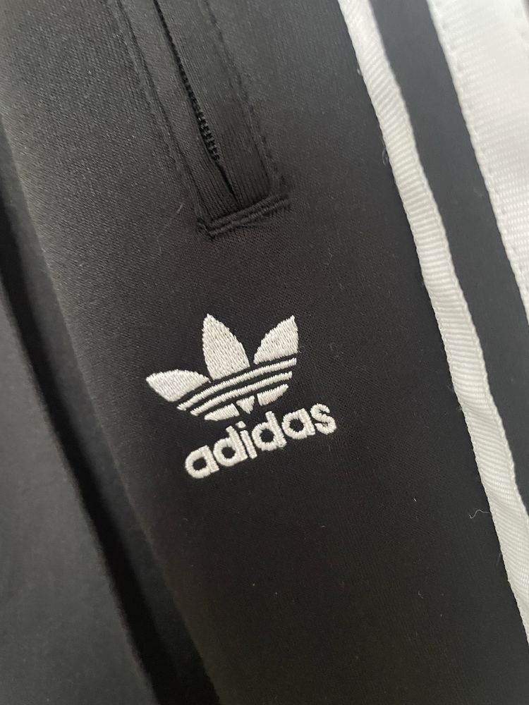 Pantaloni Adidas originali masura S