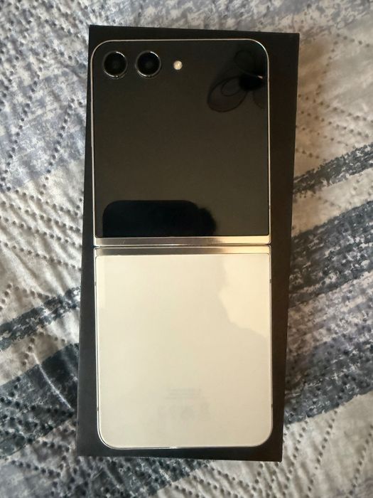 Samsung  Galaxy flip 5
