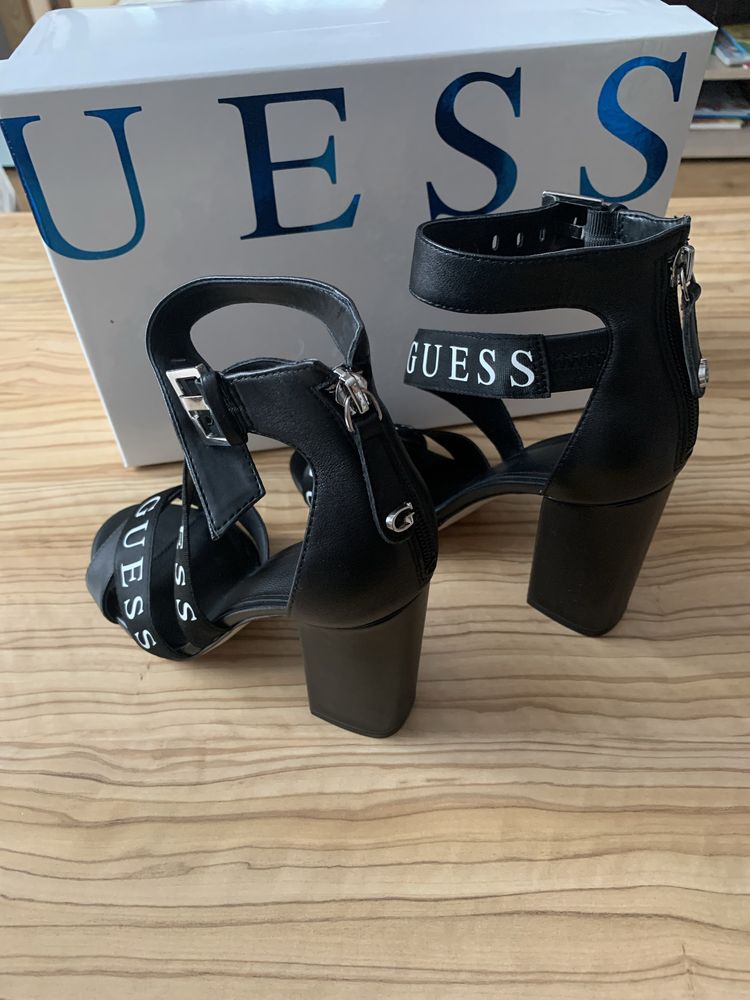 Черни сандали на Guess