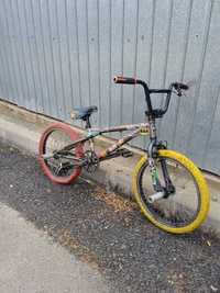 Vând bicicleta bmx