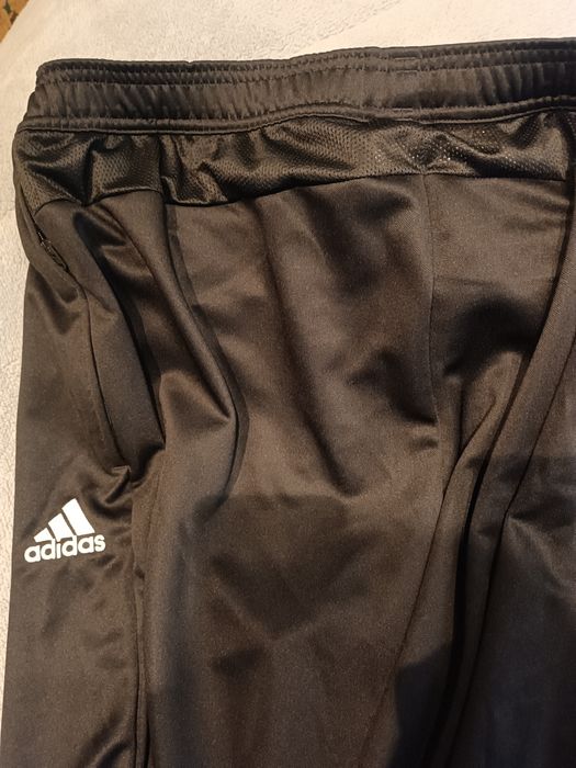 Мъжки анцуг Адидас.