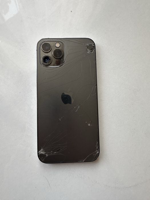 Продам айфон 12про