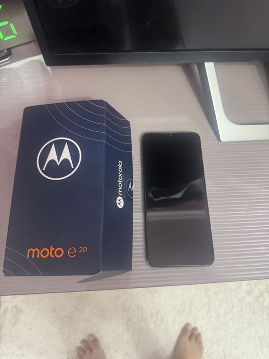 Motorola e 20        .