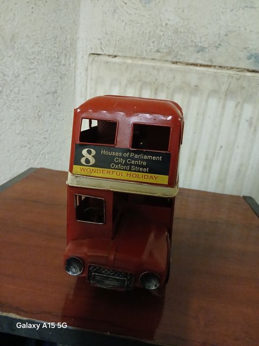 Vând autobus jucărie tabla