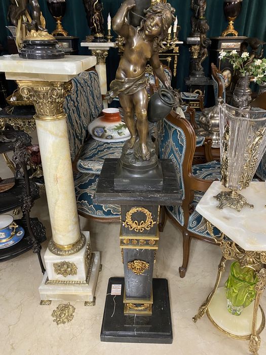 Postament din marmura/decor bronz