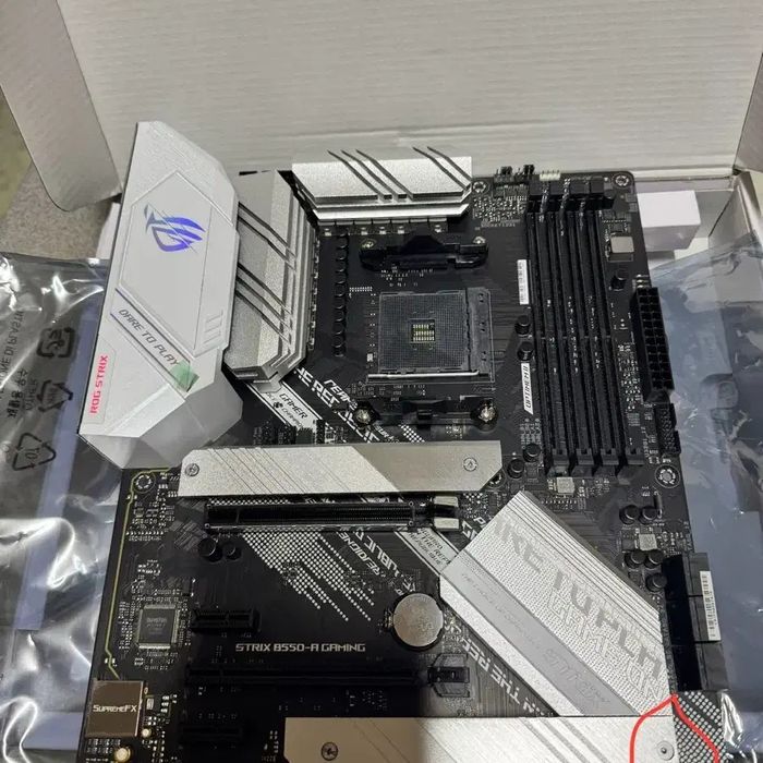Ryzen 5700x3d asus strix B550-A  32GB GSkill TridZ 3200 CL14