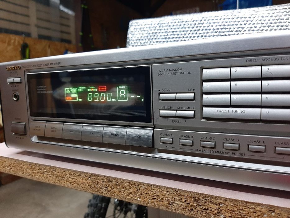 Amplituner Onkyo