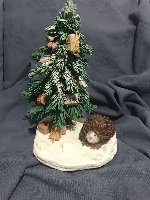 Decor de iarna, un Bradut si un Arici